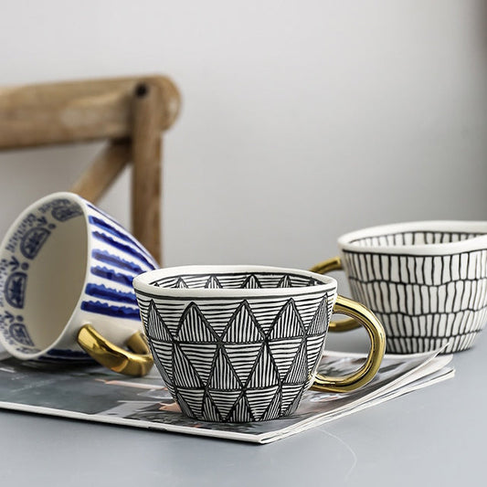 BowLift | Elegant Ceramic Coffee Cup with Gold Handle and Geometric Design 0