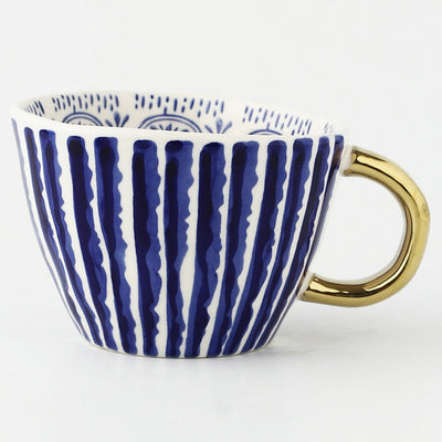 BowLift | Elegant Ceramic Coffee Cup with Gold Handle and Geometric Design 10