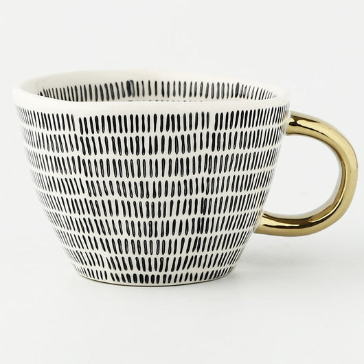 BowLift | Elegant Ceramic Coffee Cup with Gold Handle and Geometric Design 12
