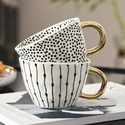 BowLift | Elegant Ceramic Coffee Cup with Gold Handle and Geometric Design 2