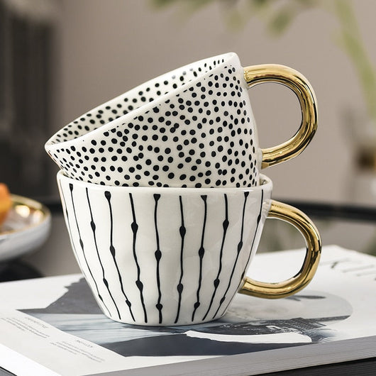 BowLift | Elegant Ceramic Coffee Cup with Gold Handle and Geometric Design 2