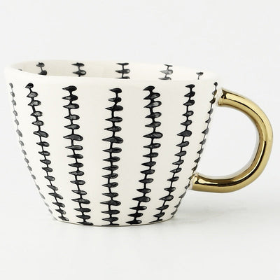 BowLift | Elegant Ceramic Coffee Cup with Gold Handle and Geometric Design 6