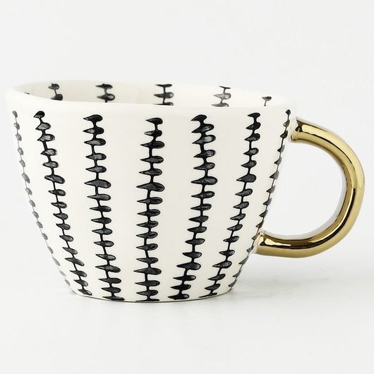 BowLift | Elegant Ceramic Coffee Cup with Gold Handle and Geometric Design 6
