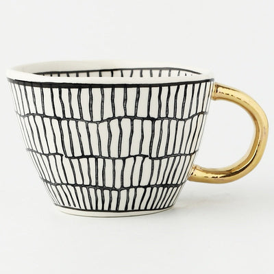 BowLift | Elegant Ceramic Coffee Cup with Gold Handle and Geometric Design 7