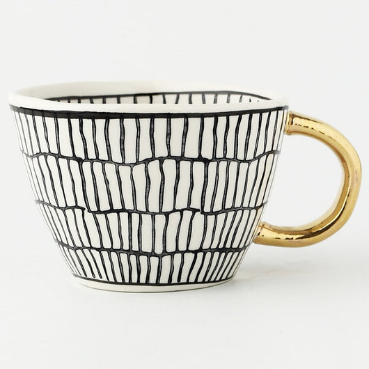 BowLift | Elegant Ceramic Coffee Cup with Gold Handle and Geometric Design 7