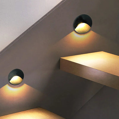 BowLift | Modern Waterproof Outdoor Wall Light Fixture with LED Illumination 4