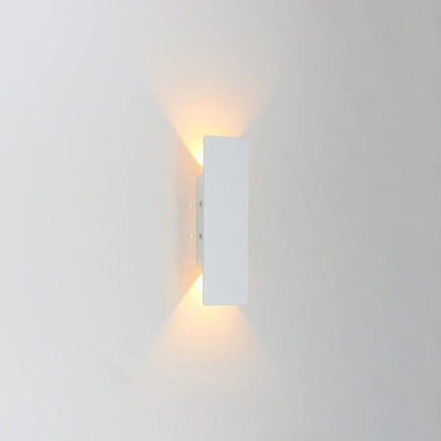 RainGuard | Modern Weatherproof LED Outdoor Wall Light in Durable Aluminum 9